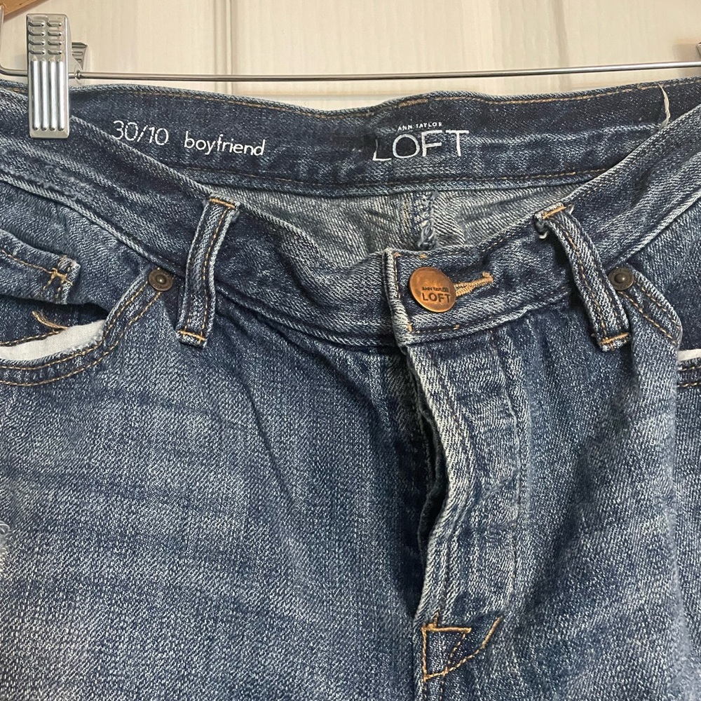 Size 30/10 boyfriend jean distressed light weight lift